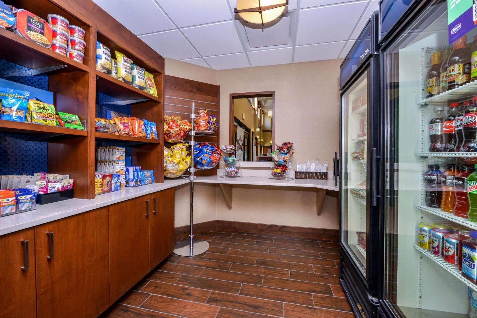 Hampton Inn & Suites Boulder North Экстерьер фото